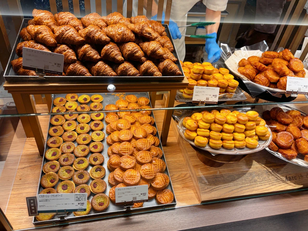 [Ginza Mitsukoshi Department Store Basement] Johan's One-Coin Baked ...