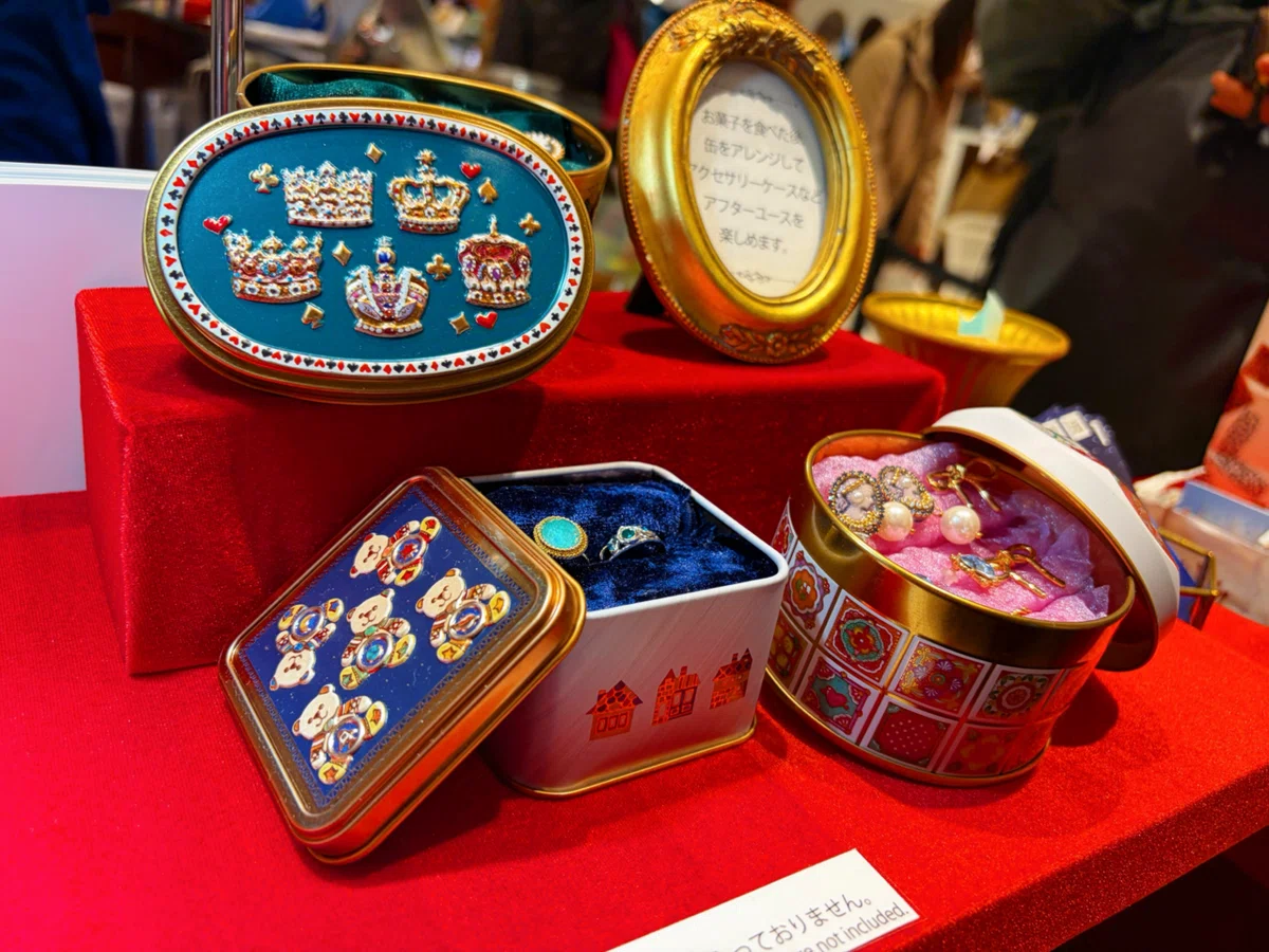 銀座三越】2歳のバレンタインお返し｜青山デカーボのヒーロー缶と