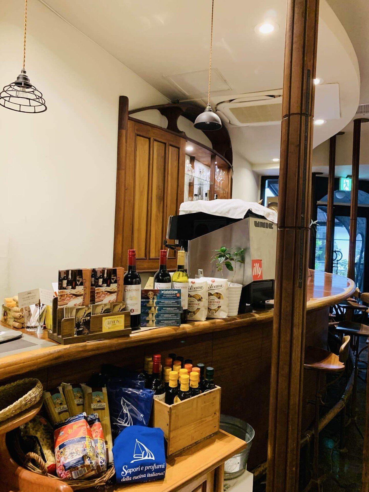 商品はレジ前に並んでおります