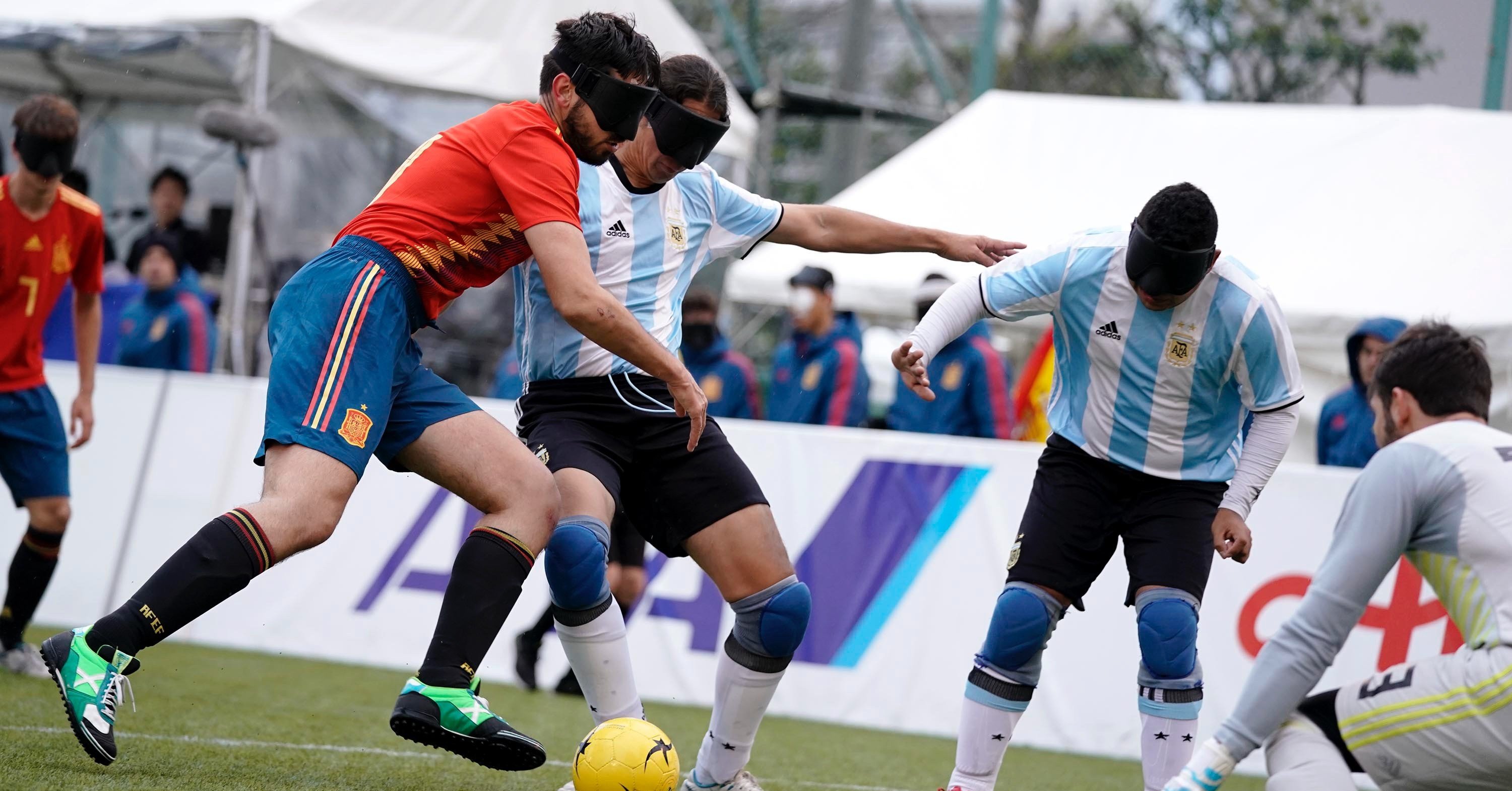 私の考えるブラインドサッカーの撮り方 小川和行 Note 私の考えるブラインドサッカーの撮り方 小川和行 Note