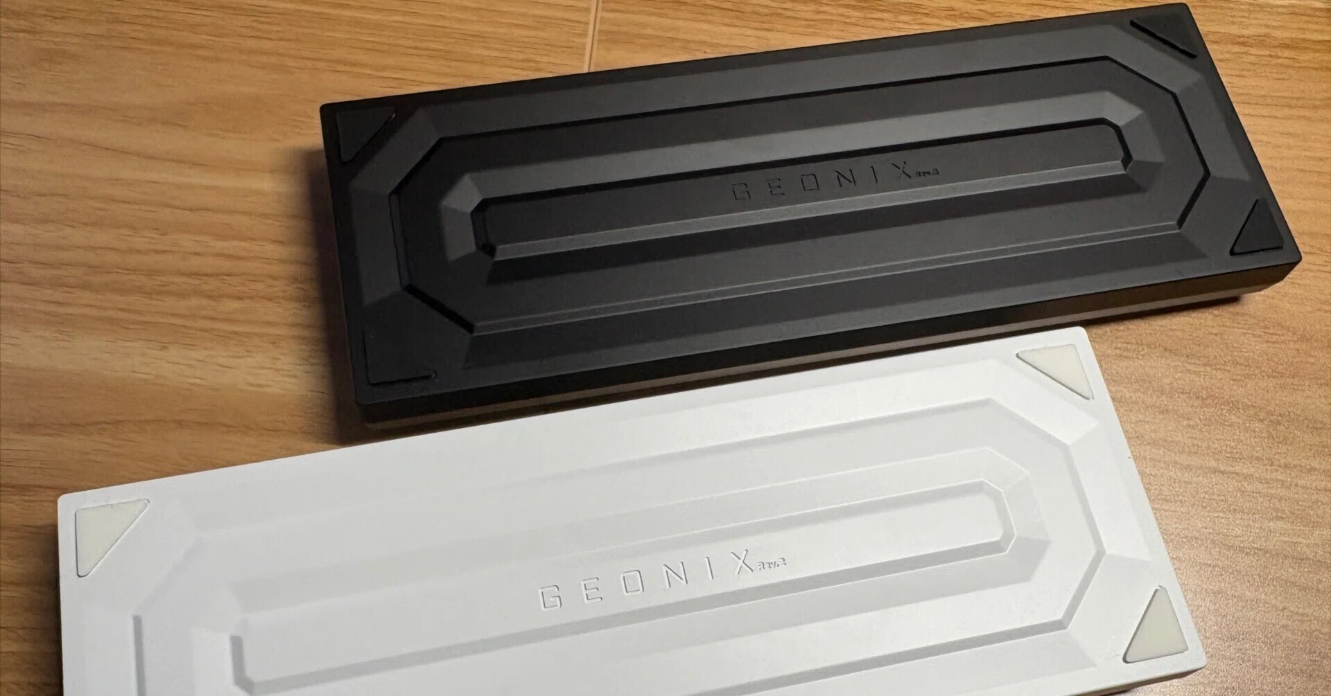 ホワイトを持っているのにGeonix Rev.2ブラックも買ってしまった話