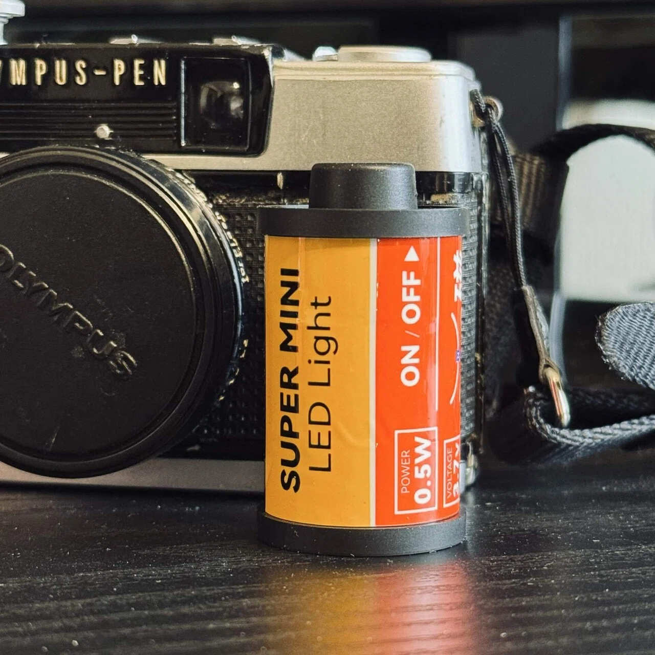 フィルムカメラ×LED｜OLYMPUS-PENに、TTARTISANのミニLED付けてみたら