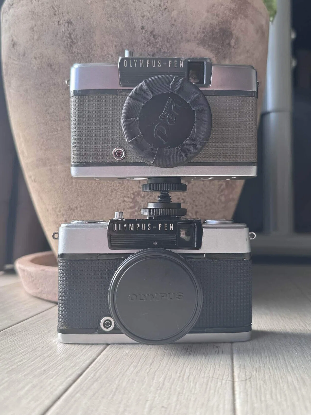 フィルムカメラ×LED｜OLYMPUS-PENに、TTARTISANのミニLED付けてみたら