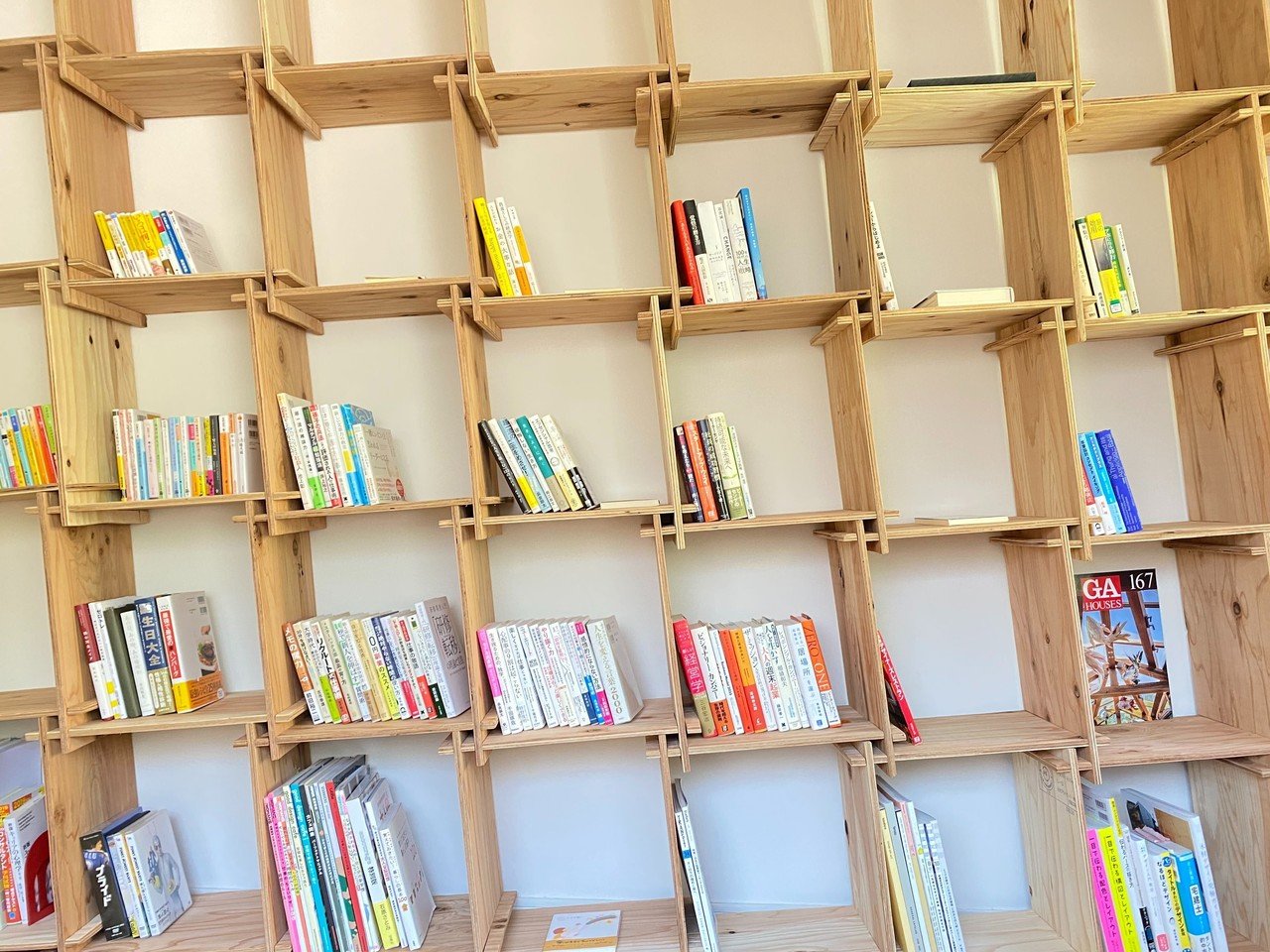 本棚を「読む」から「つくる」へ 工芸としての本棚＃press（＃プレス