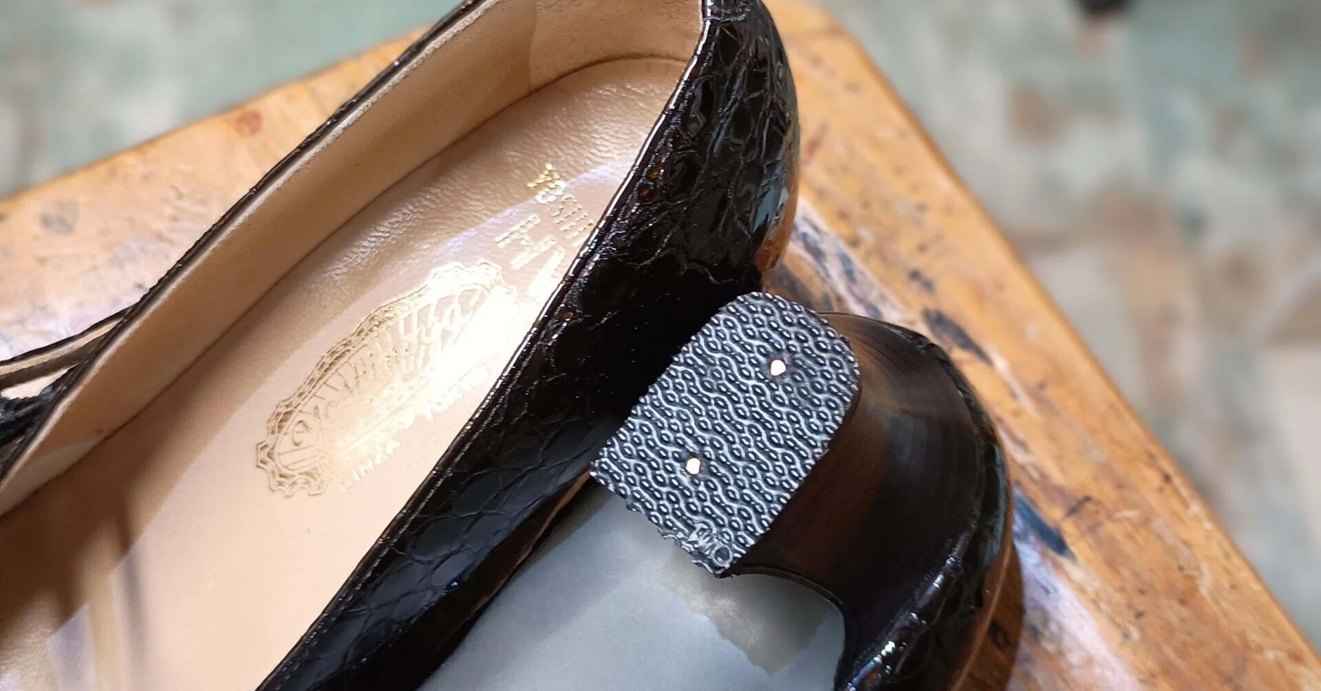 パンプス修理】銀座ヨシノヤ婦人靴のトップリフト交換｜CREA Repair