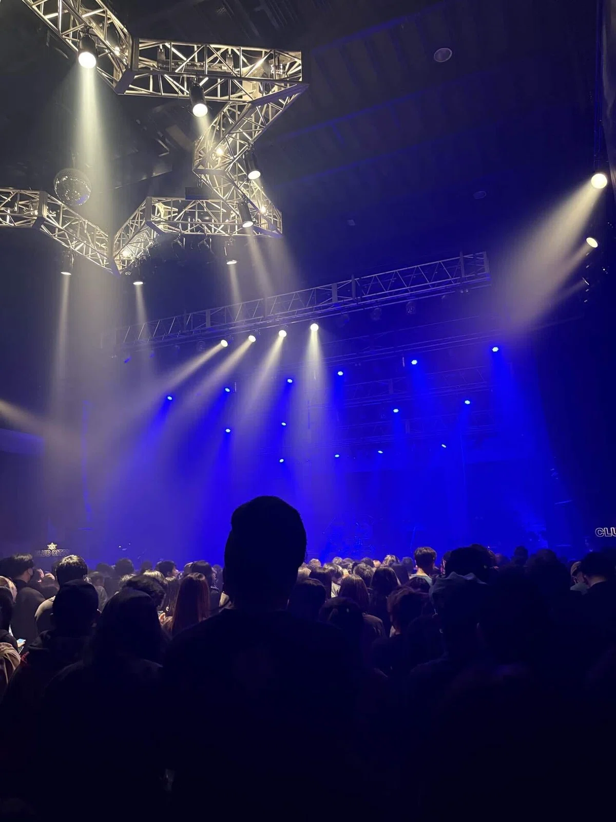 #16 [Music] The Metal Never Stops: 'SEX MACHINEGUNS vs Ningen Isu ...