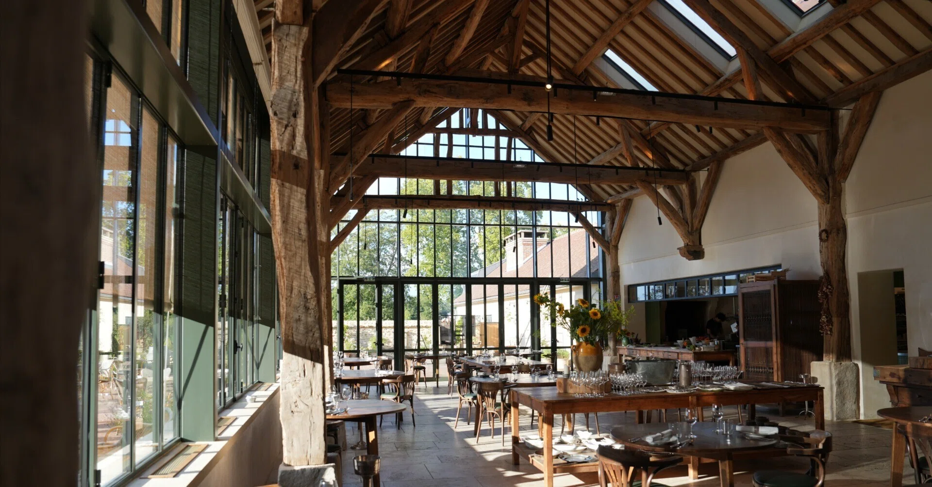 Hotel Log ⑫ Le Doyenné] An Auberge that is a 