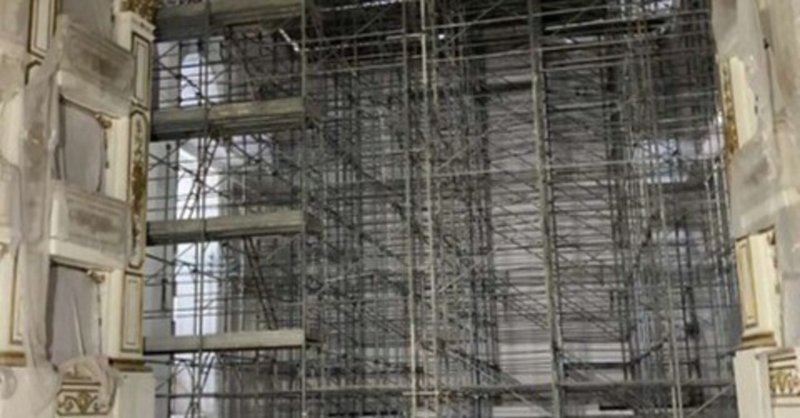 ラクイラ復興への芸術家の貢献