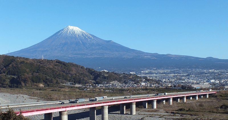 富士の山すえひろがりの涼しさよ
