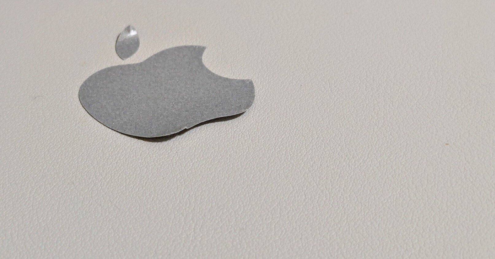 Apple MacBook シルバー 小さな傷あり 大失態】新品MacBookに深い傷を刻み込んで気づいた「リセールバリュー
