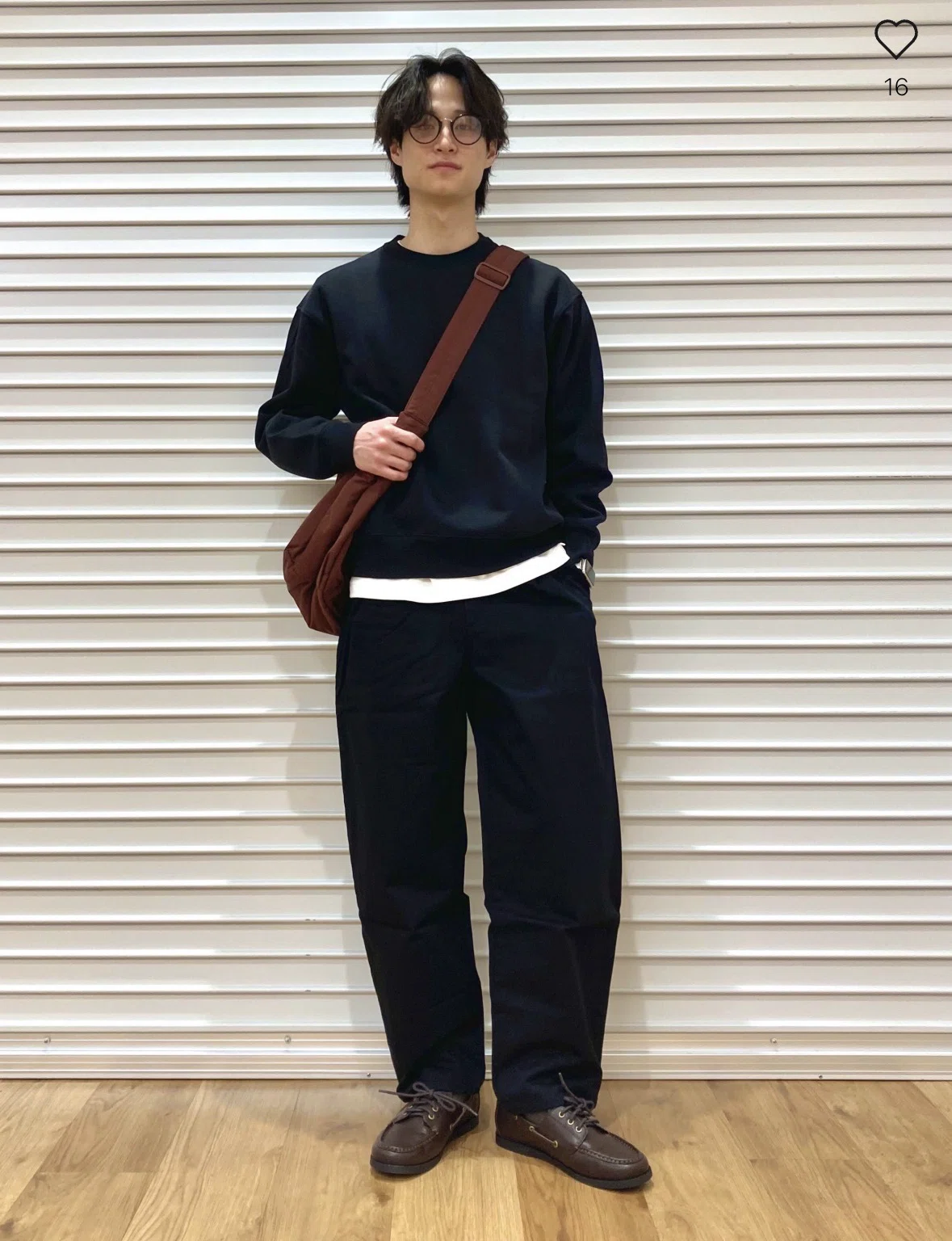 ユニクロからついに登場。メンズ専用「バレルパンツ」のブラックが今季の最適解｜SHIN | 真 大人の男シンプル名品図鑑