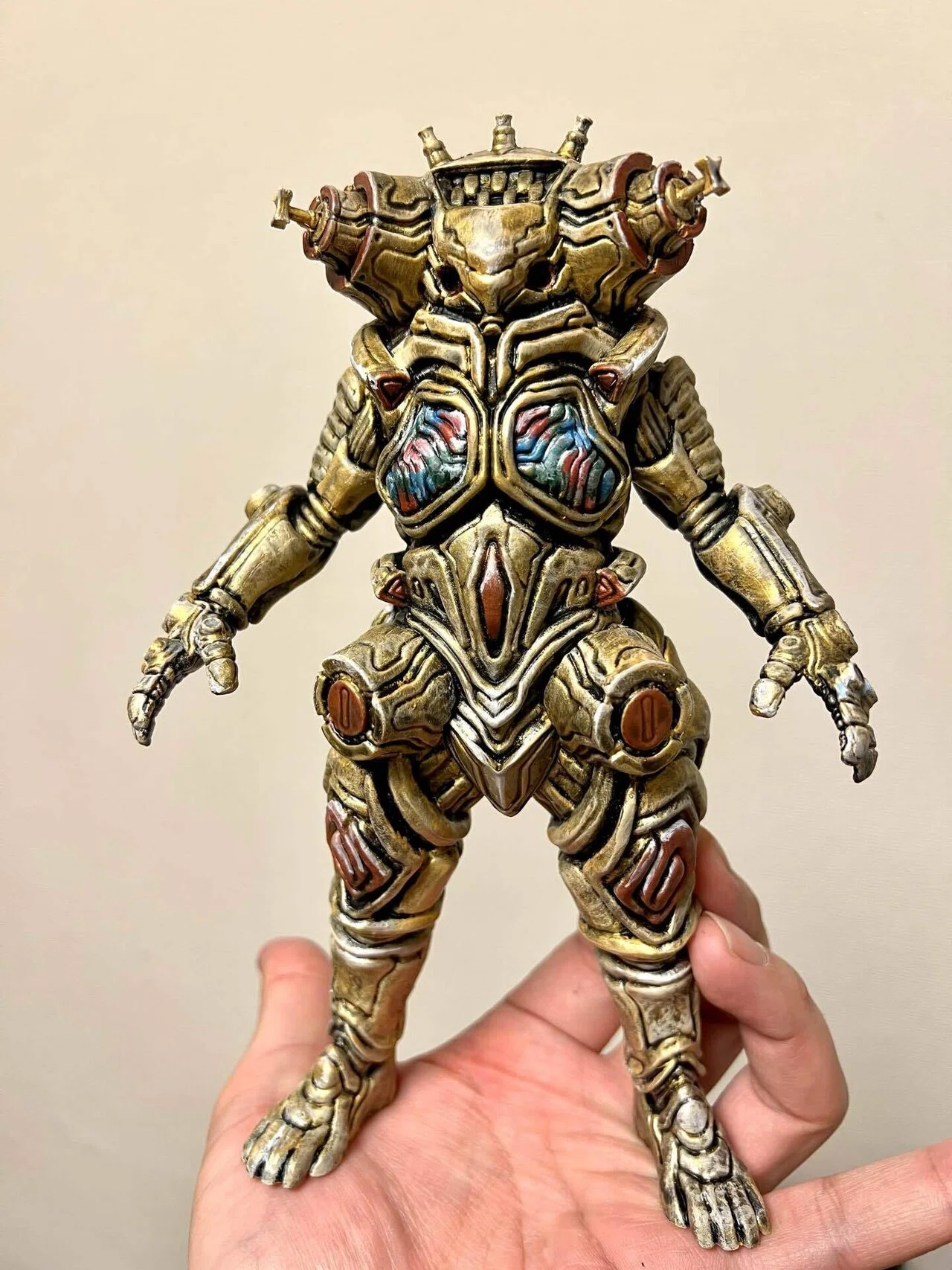 キングジョー 豪快　フィギュア　リペイント　零戦塗装 ガレキ制作】yoshi.さんのキングジョー作った｜ちょこぷりん／遊戯騎士