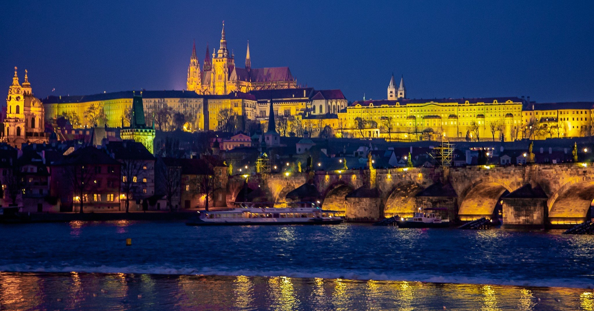 チェコ カレル橋 夜景