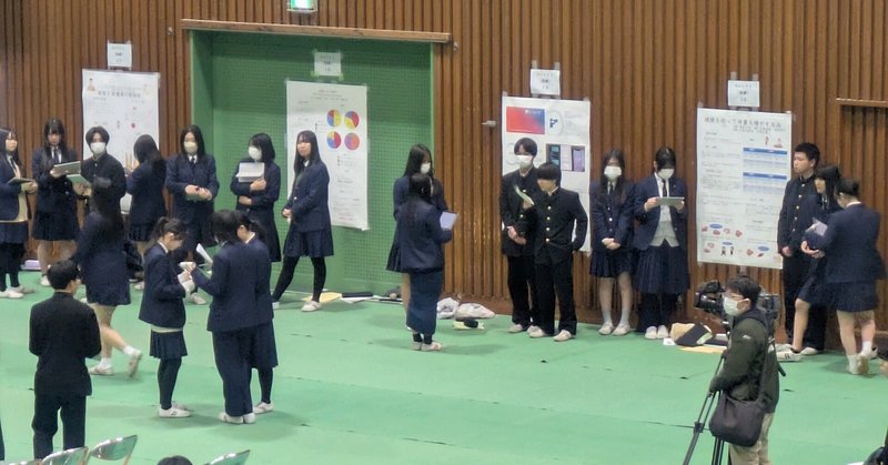 【新宮高校】探究成果発表会を開催しました。２年生が１年間行った分野別探究の成果を発表しました。