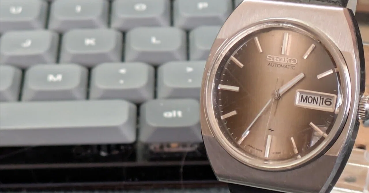 No.346 | Seiko | 2409-0020 | 水色の結晶が内部に付着している時計