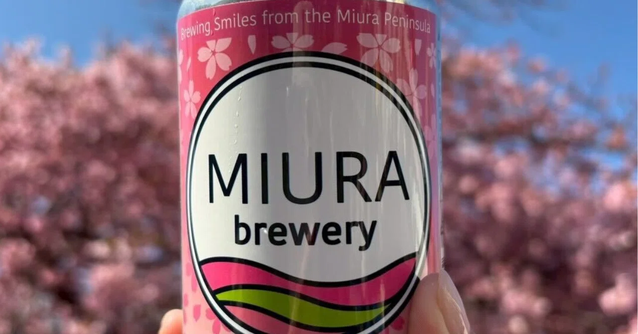Enjoy the taste of cherry blossoms while viewing them. A taste of