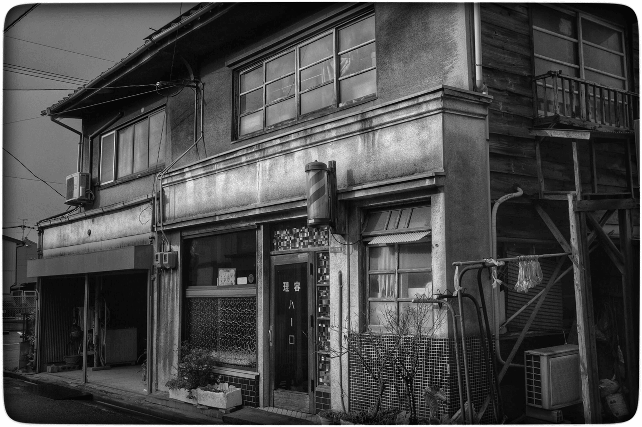 小倉 若松にはまだ香水の匂いが漂う曖昧な路地が残っていた 07年1月 ナカムラ 風呂屋の煙突 Note 小倉 若松にはまだ香水の匂いが漂う曖昧な路地が残っていた 07年1月 ナカムラ 風呂屋の煙突 Note