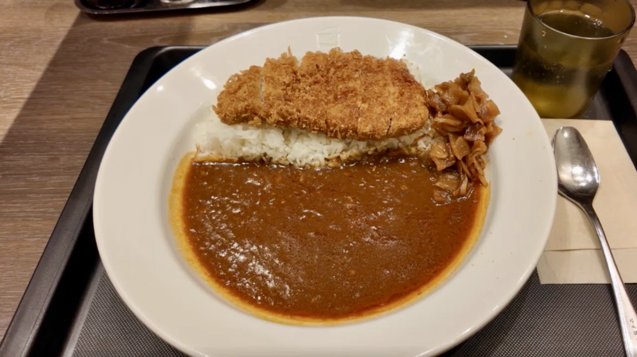 上野グルメ】サクサク！揚げたて「カツカレー」世界28カ国旅したシェフ