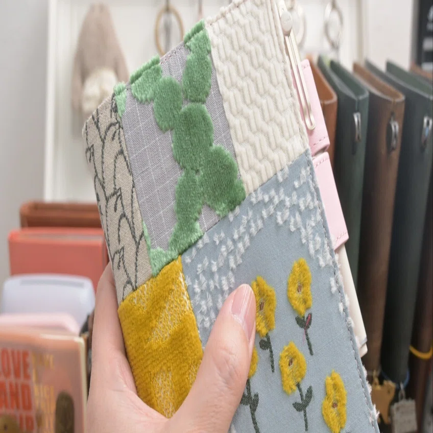 ほぼ日手帳】ミナ ペルホネンのカバーをプレゼントでいただきました