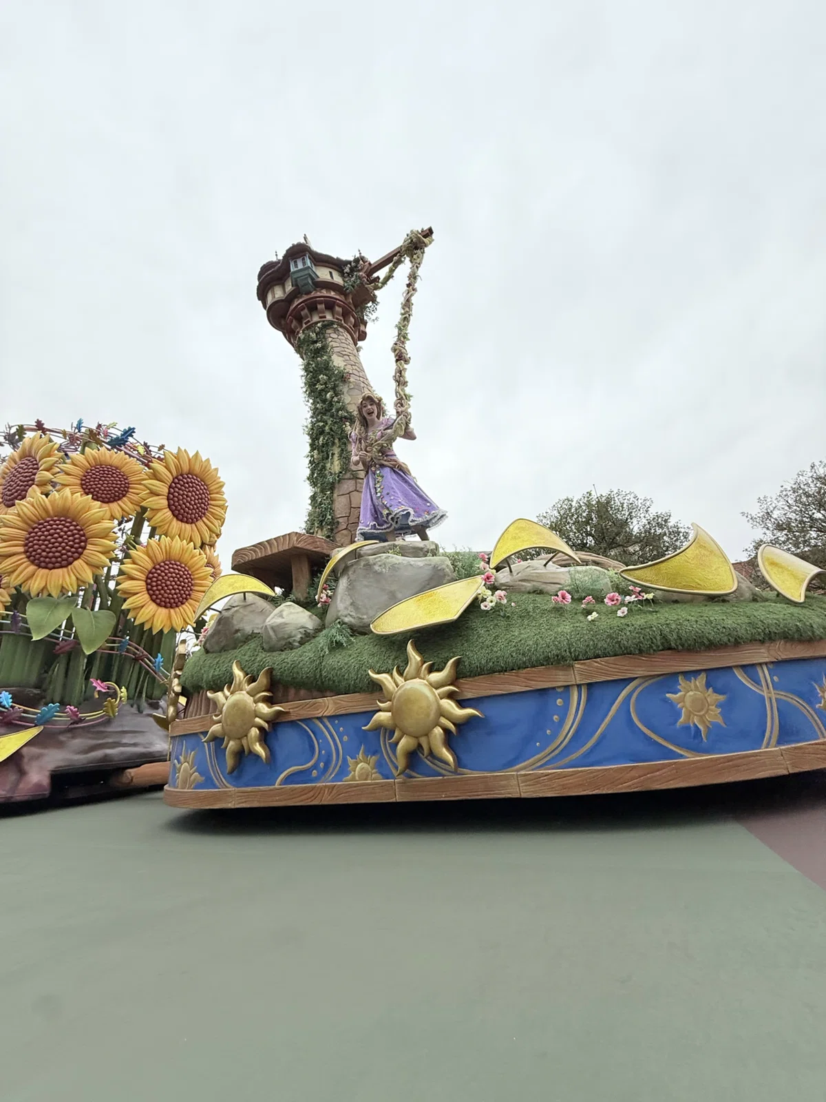 [Parenting Diary] Going to Disney as Rapunzel and Pascal｜蜜柑