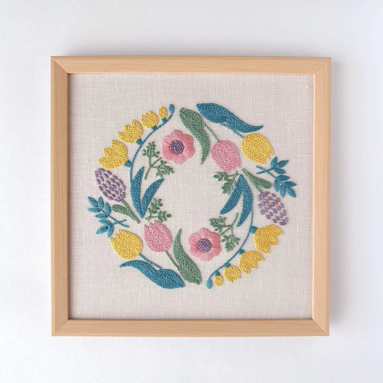 販売】刺繍図案 春のリース｜Atelier Orava（アトリエ オラバ）