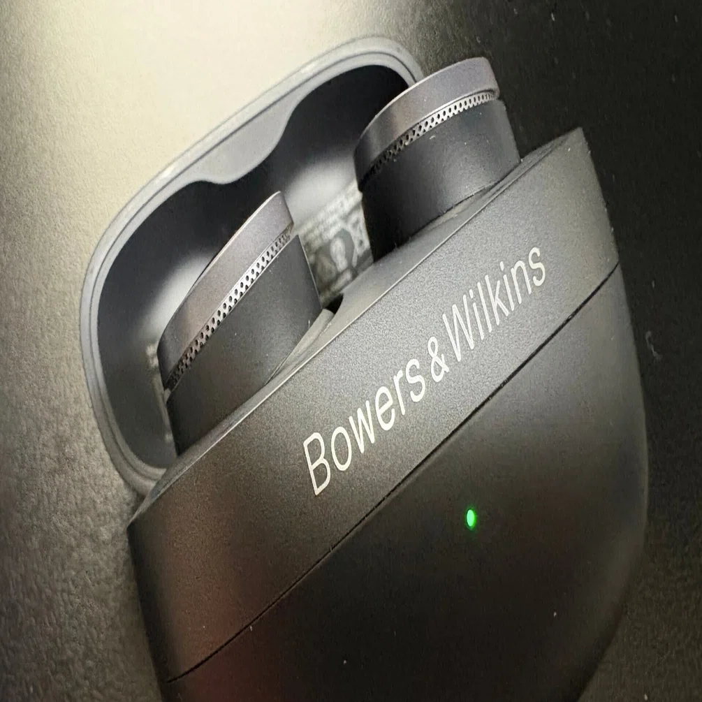 塗装ハゲ有り】Bowers&Wilkins Pi8 ワイヤレスイヤホン 【公式通販】