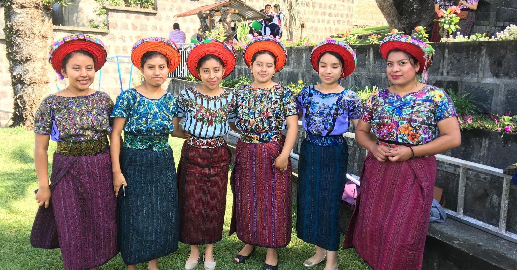 ベッドカバー グァテマラ民族衣装 ウィピル 手織り 手刺繍 エスニック-