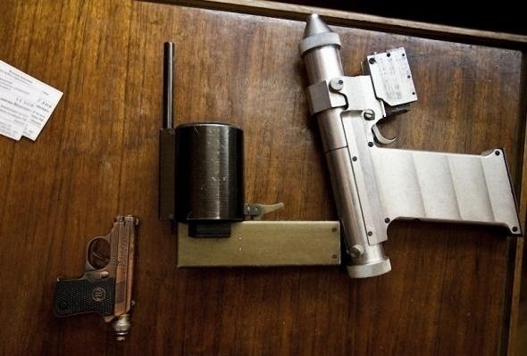 宇宙英雄の武器ならレーザー銃じゃんよ。｜さはらあきら