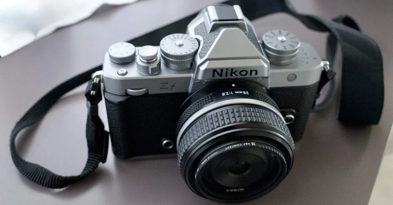 Nikon Zf アクセサリー再考。私が「フル装備」をやめて手放した3つの