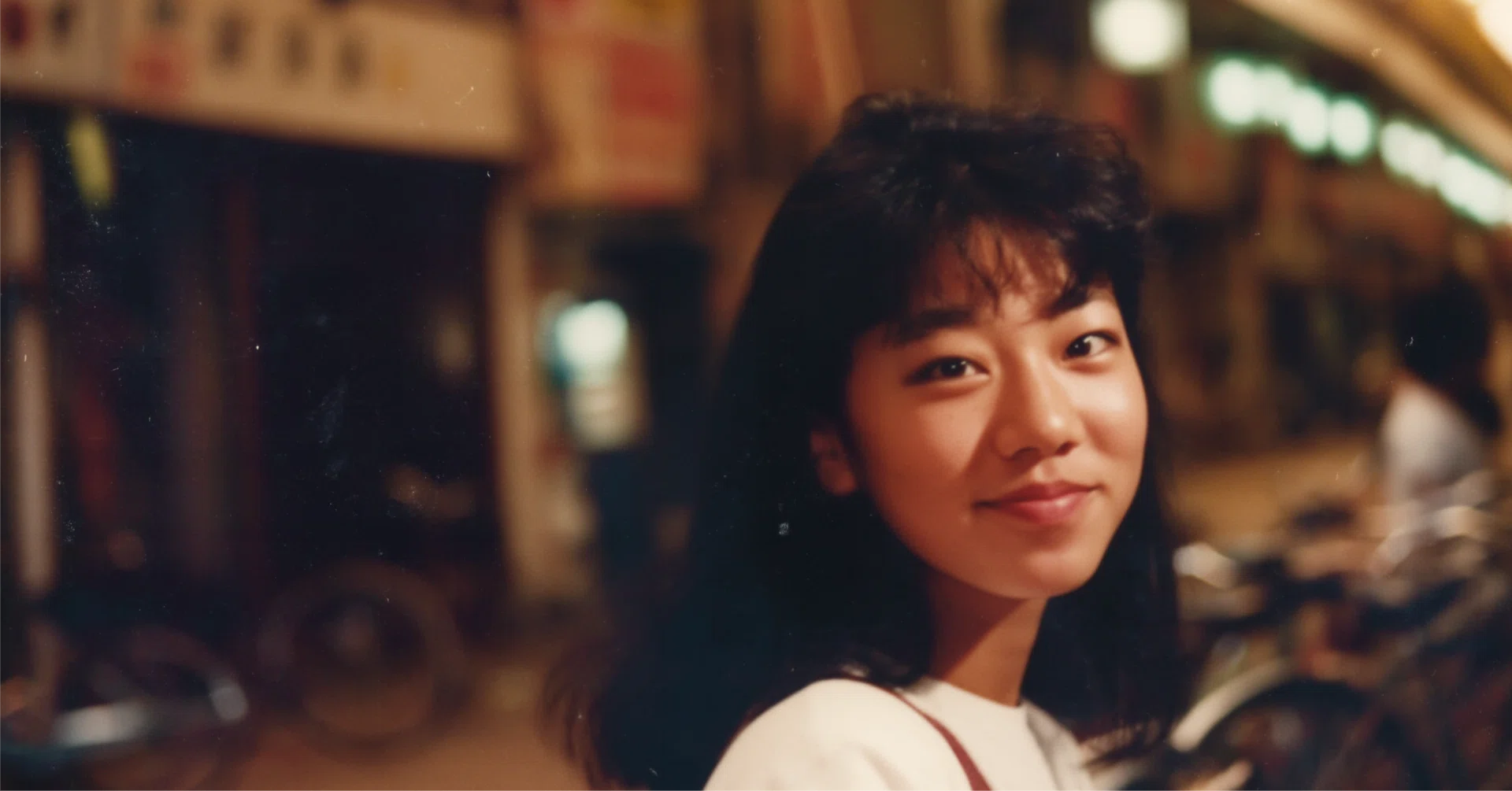 Midjourney 8 Alphaで昭和の家族写真を作ろうとして、顔アップだけ事故