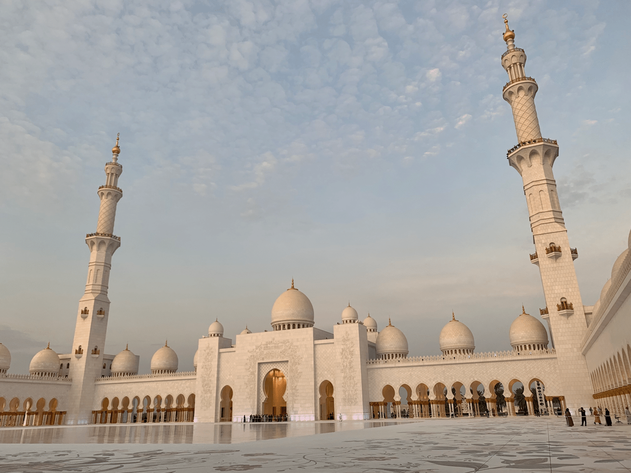 シェイクザイードモスクに行く人必見！アブダビ→ドバイのバス時刻表｜FUKU FUKU