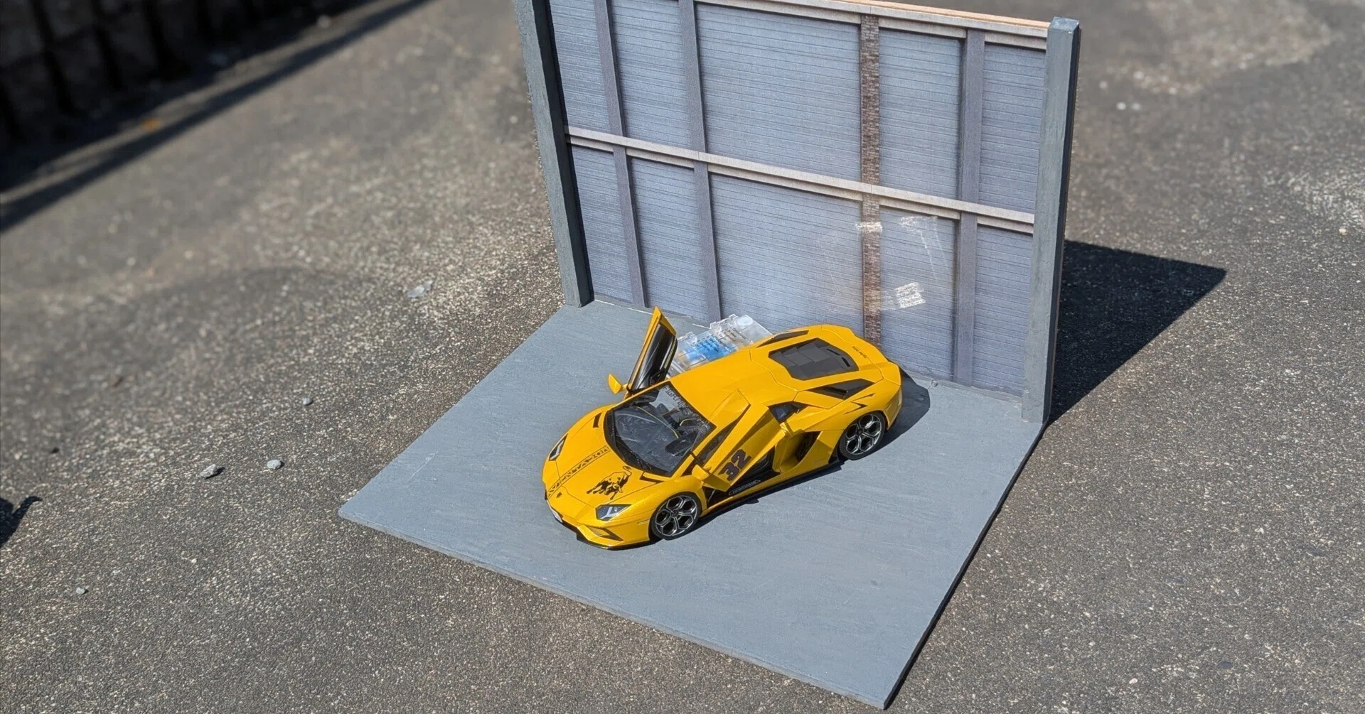 新商品開発】 1/18ミニカー用のジオラマ背景を制作｜Romaネコ (ローマネコ)