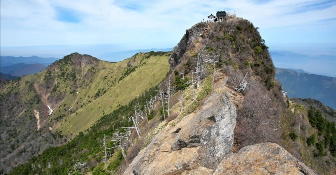 石鎚山・面河ルート—深い森の果てに見た重厚な頂｜稜線の記憶/ケーシ
