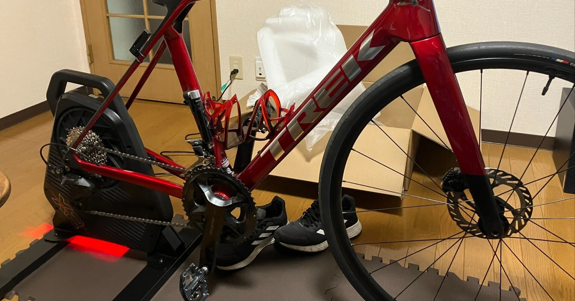仕事終わりに自転車に乗りたくて、Amazon最安スマートローラーを買った