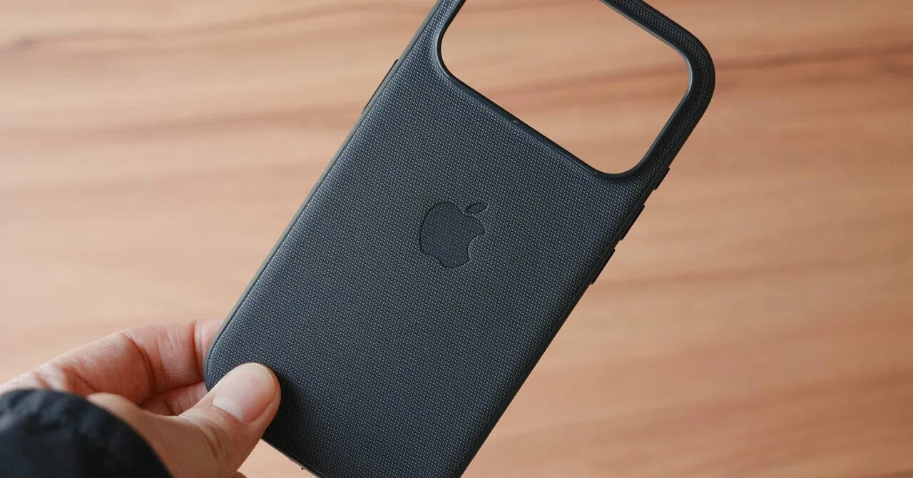 Apple純正テックウーブンケースの耐久性はどうなのか。半年使って