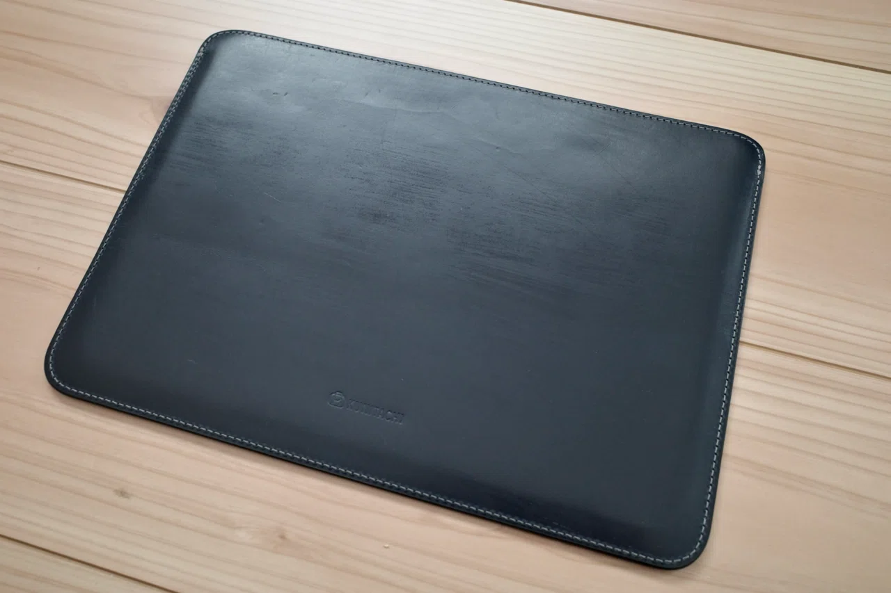国立商店のiPad11インチ用レザースリーブ。軽快さを損なわない 国立商店のiPad11インチ用レザースリーブ。軽快さを損なわない