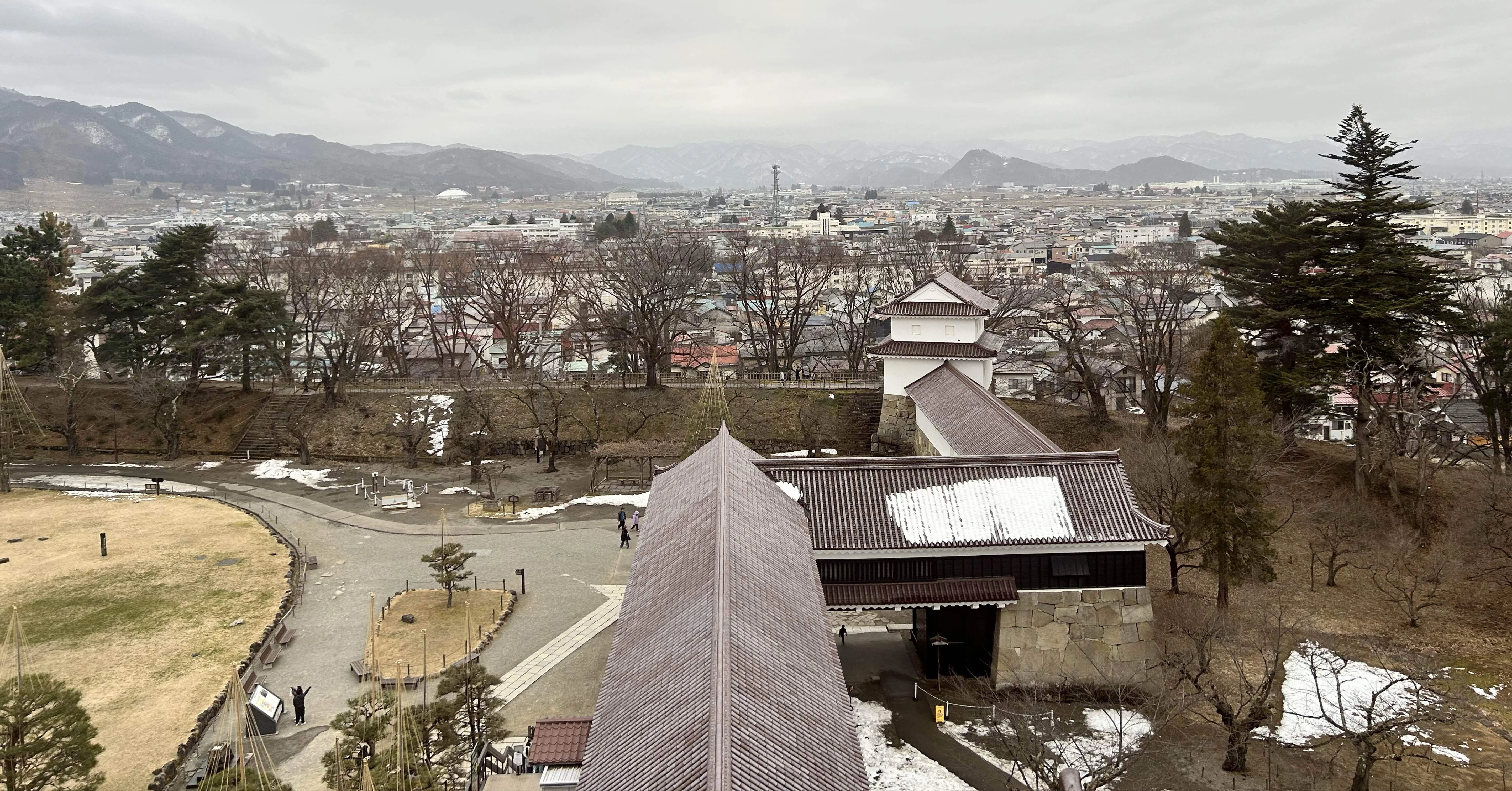 鶴ヶ城、積み上がる歴史と天守の景色 - 2026年会津旅③｜Masaharu
