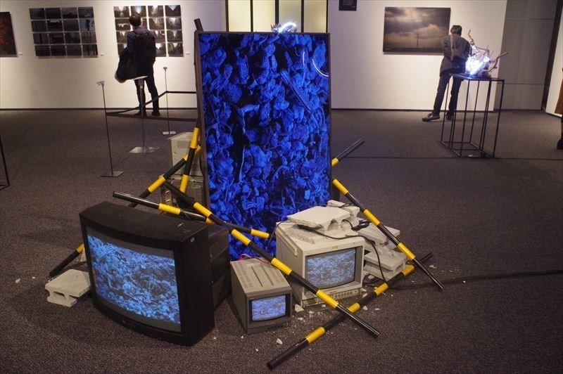 落合陽一　質量への憧憬 写真家としての落合陽一が見せる質量と物質感。「質量への憧憬」展が