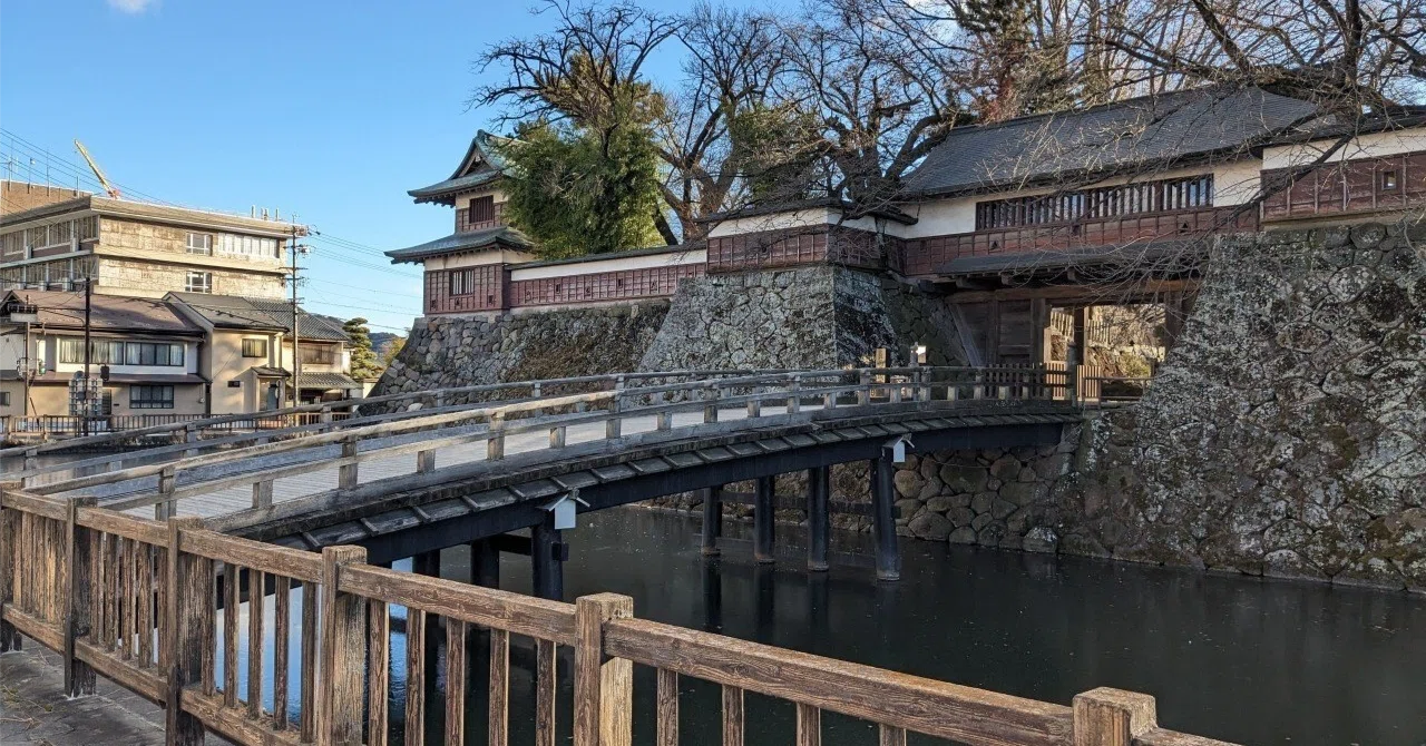 高島の山城と北陸道 城下の景観 諏訪の浮城」高島城〜お城マニアへの道 No.86｜城と食の案内人 更科そば子