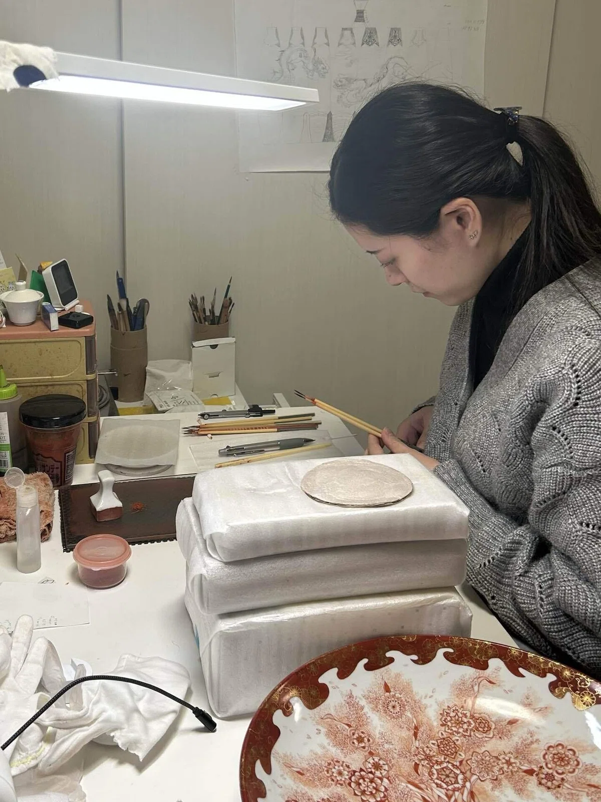 前編】「九谷が自分を“作家”にしてくれた」 ── 赤絵細描を引き継ぎ 
