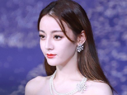 中国のウイグル族の女優「迪丽热巴（ディルラバ・ディルムラット）」ご ...