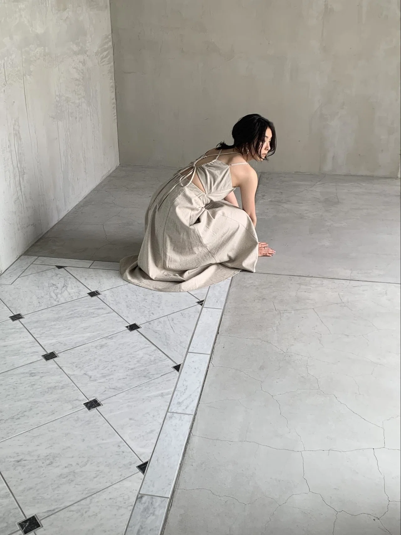 Summer sunlight that highlights transparency #EMMALIMBER｜EMMA LIMBER
