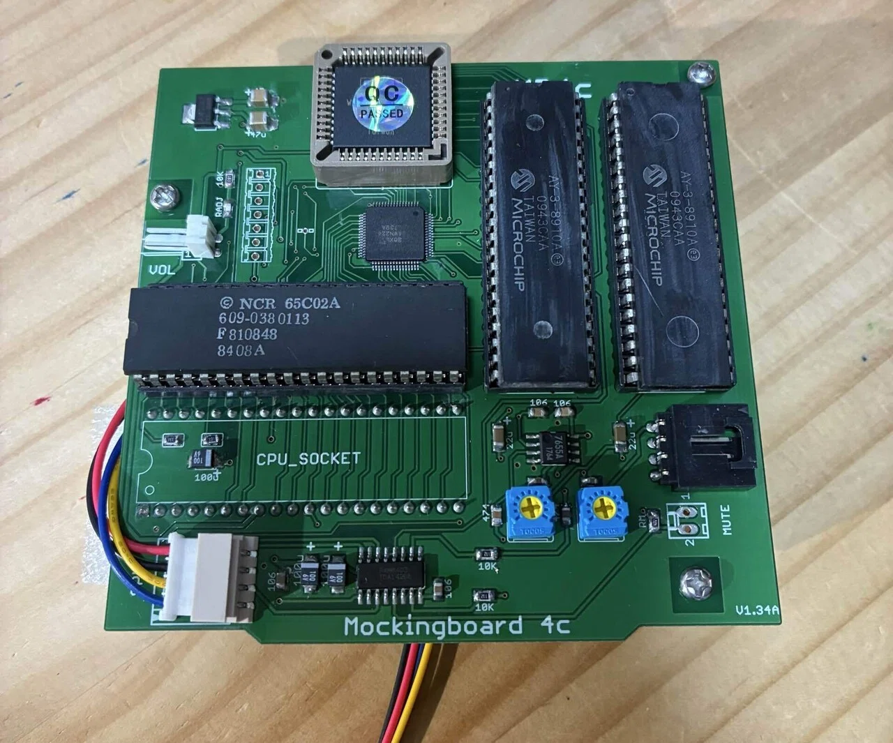 Apple IIc 本体＋フロッピーエミュレータ＋純正バッグ 動作未確認 フォトレポート：分解、「Apple IIc」--フロッピードライブ内蔵の