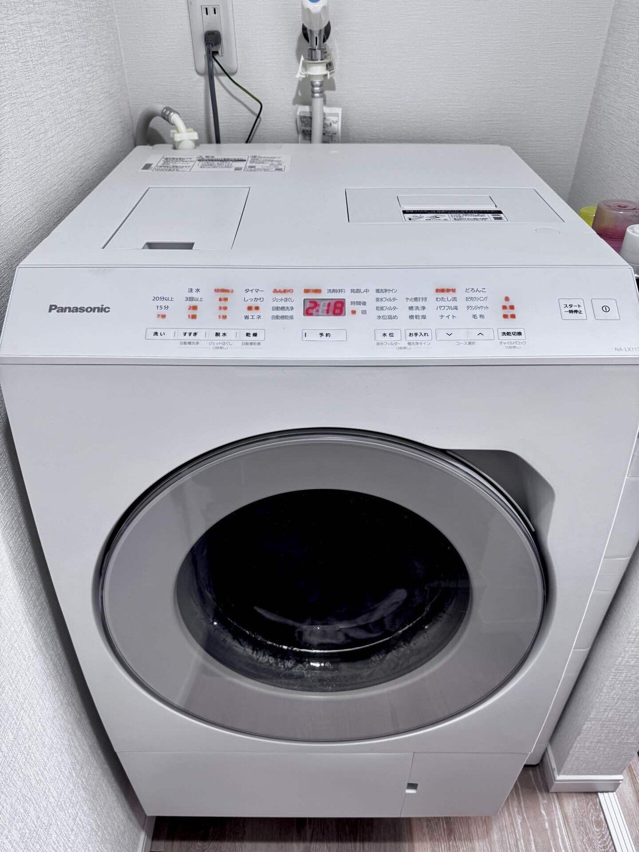 洗濯機（室内で使用）① ニトリの乾燥なしドラム式洗濯機。温水洗浄機能がうれしい