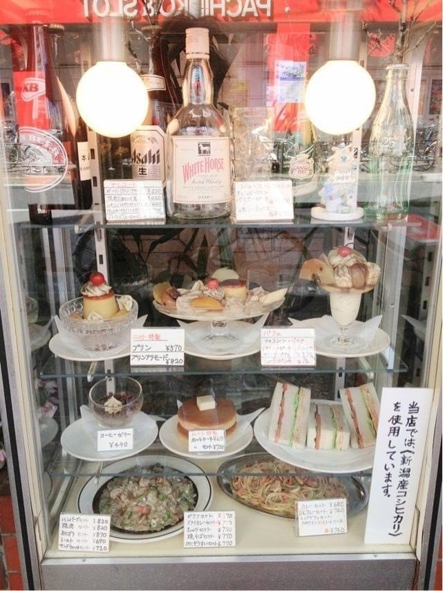 錦糸町 ニット ー店前には食品サンプルと馬油が飾られているー 喫茶店探訪ちーかま Note 錦糸町 ニット ー店前には食品サンプルと馬油が飾られているー 喫茶店探訪ちーかま Note