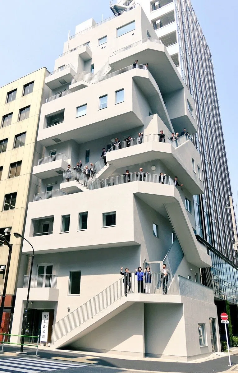 建築の法律にアプローチして生まれた オフィスビル の新しい形態 観察スケッチ 佐々木大樹 建築設計 Note