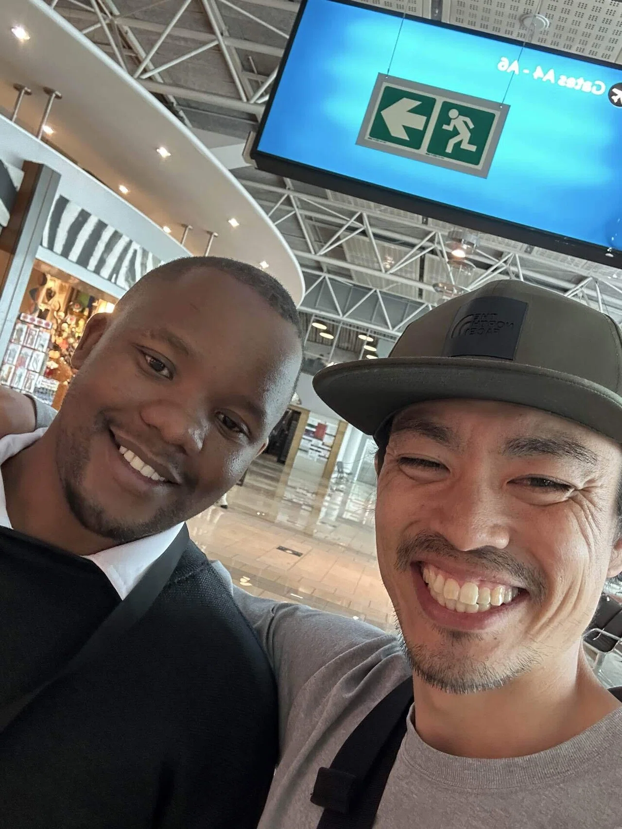 南アフリカでクレカ3枚パクられました。｜日本と南アフリカ🇿🇦の