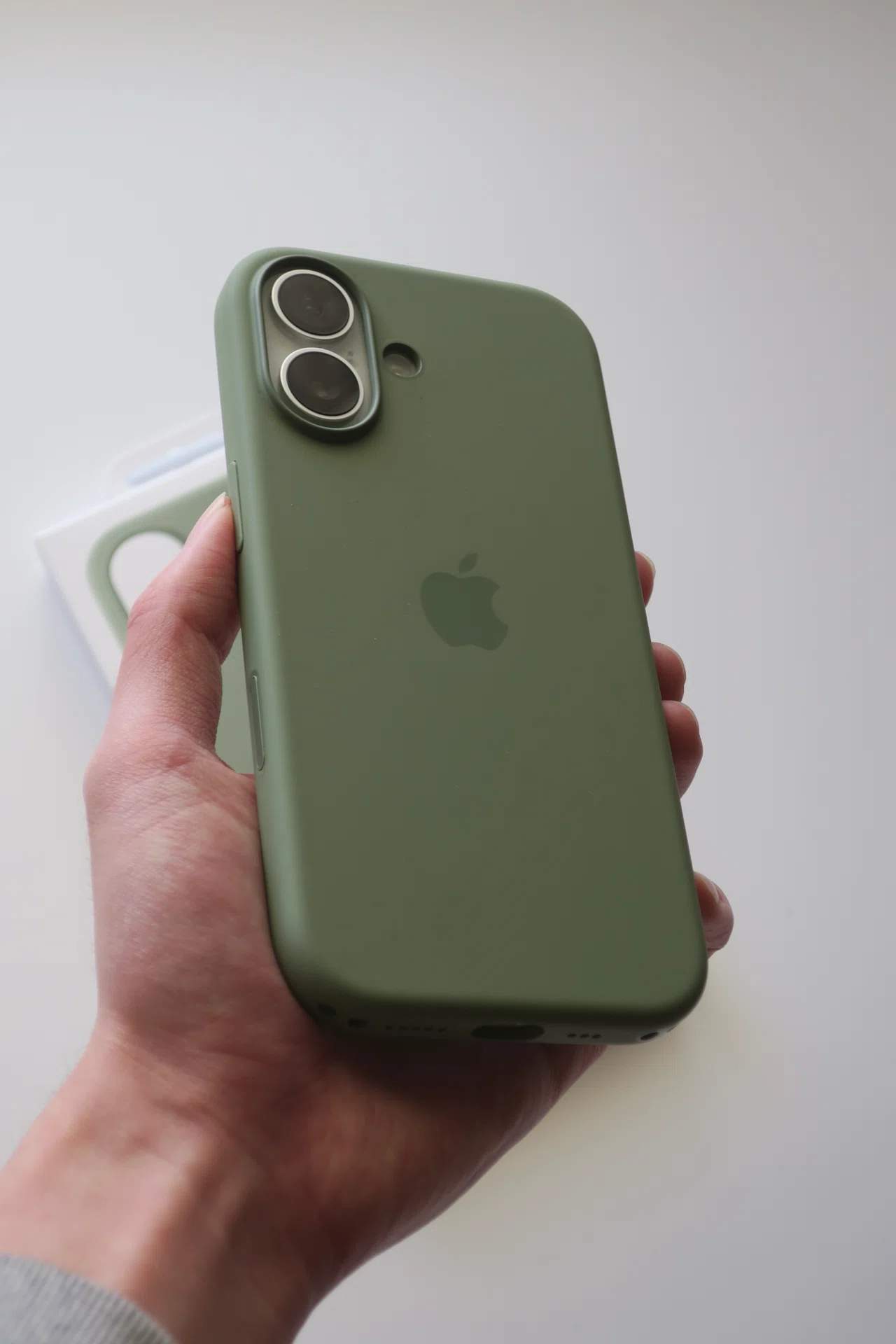 iPhone17 純正シリコンケース 結局これに戻ってきた】iPhone 17用Apple純正シリコーンケースレビュー