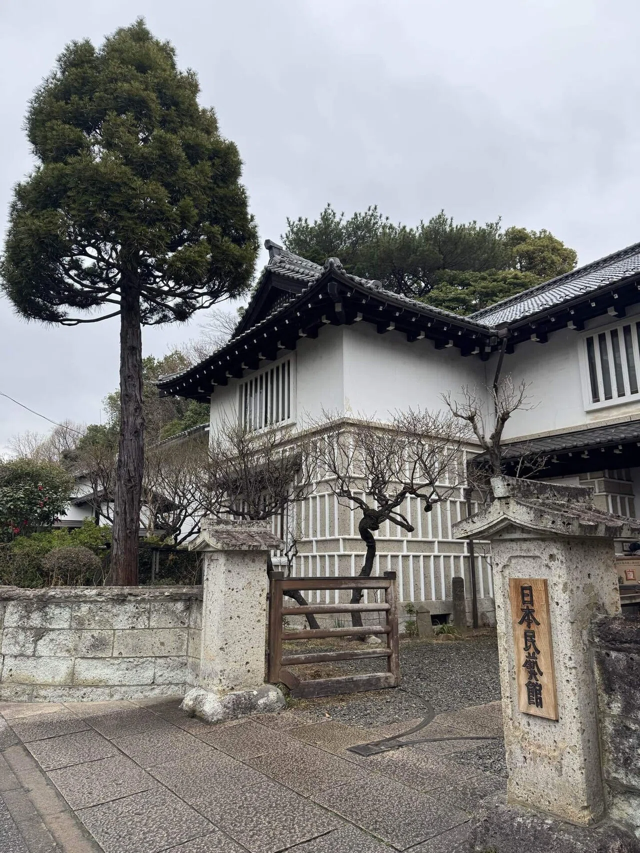 河井寛次郎と濱田庄司/日本民藝館｜しろいろ
