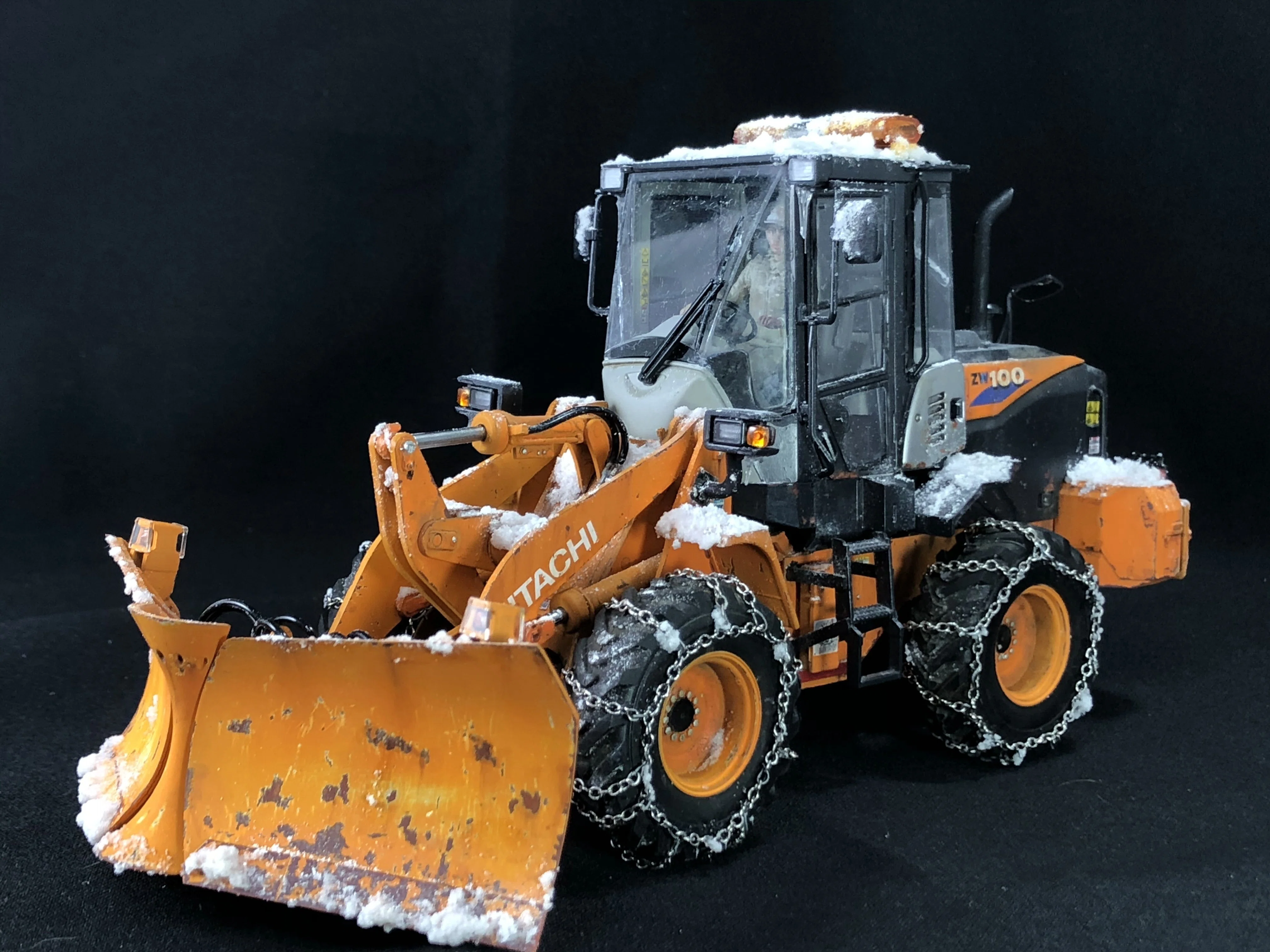 ハセガワ『1/35日立建機 ホイールローダ ZW100-6 マルチプラウ（除雪